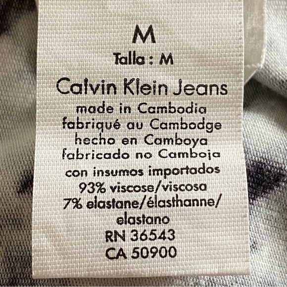 CALVIN KLEIN JEANS white and grey, snakeskin design, jersey t-shirt. Medium. EUC - Picture 11 of 14